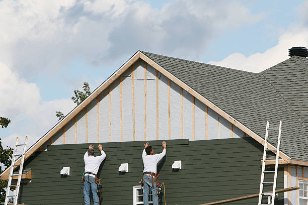 Professional Siding Replacement technician working in Blackville, SC